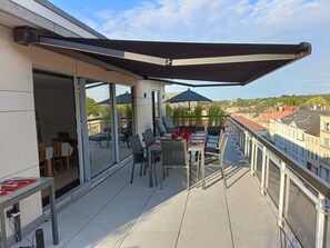 Outdoor dining - Luminous Penthouse in the elegant district of Brussels,very design 70 m2 terrace (Bruxelles)