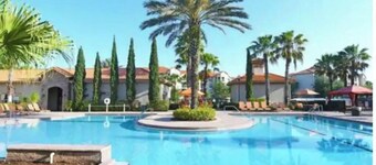 Elegant 2-bedroom condo near Disney.