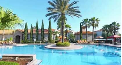 Elegant 2-bedroom condo near Disney.