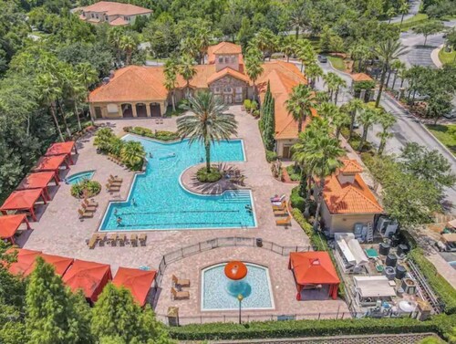 Elegant 2-bedroom condo near Disney.