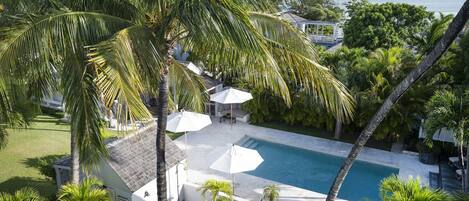 حمّام سباحة خارجي، حمّام سباحة مُدفَّأ