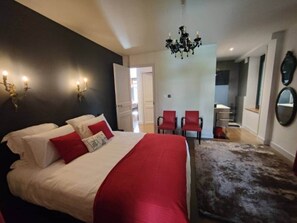 7 bedrooms, free WiFi, bed sheets