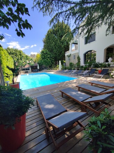 Magnificent villa with swimming pool and gym