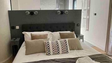 7 bedrooms, in-room safe, iron/ironing board, free WiFi
