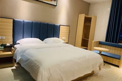 Manjun Holiday Hotel