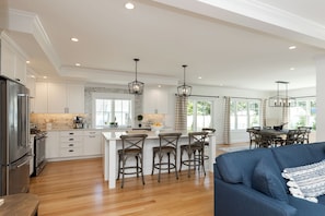 Interior - Popponesset, Exclusive, 3-Bdrm, 4-Bths, Sleeps 6, pool, hot tub, firepit, A/C (Mashpee)