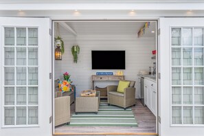 Interior - Popponesset, Exclusive, 3-Bdrm, 4-Bths, Sleeps 6, pool, hot tub, firepit, A/C (Mashpee)