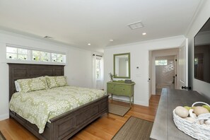 3 bedrooms, iron/ironing board, free WiFi, bed sheets - Popponesset, Exclusive, 3-Bdrm, 4-Bths, Sleeps 6, pool, hot tub, firepit, A/C (Mashpee)