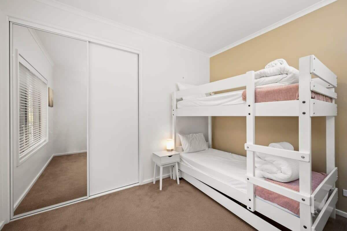 4 habitaciones, escritorio, tabla de planchar con plancha y wifi 