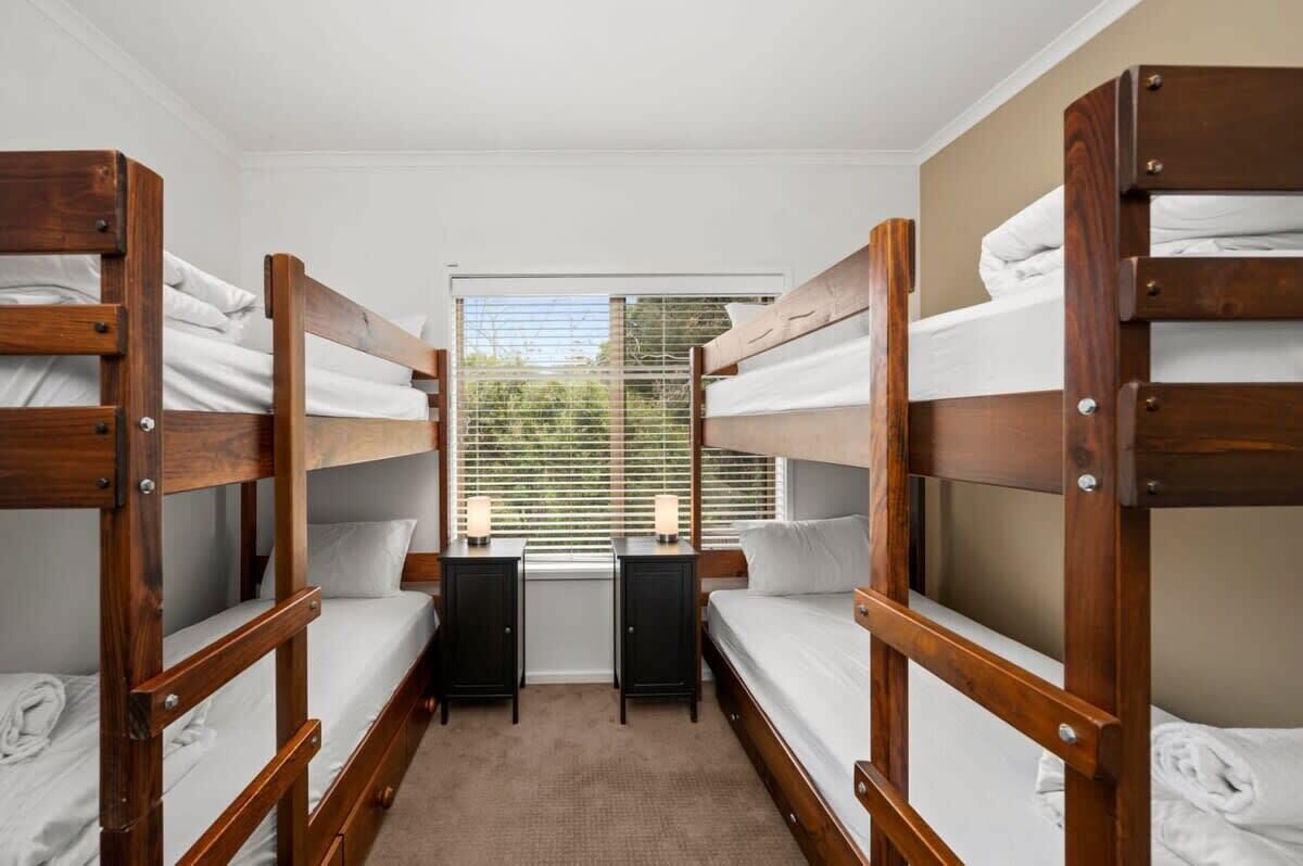 4 bedrooms, desk, iron/ironing board, WiFi