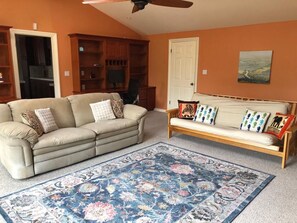 Una Smart TV, una pantalla de ordenador