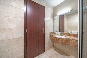 อพาร์ทเมนท์ (1 Bedroom) | ห้องน้ำ | ผ้าเช็ดตัว, สบู่, ยาสระผม