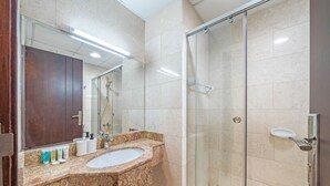 Apartment (1 Bedroom) | Bathroom - Stunning Business Bay Apartment With Balcony (Dubai)
