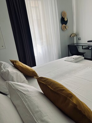 4 bedrooms, WiFi, bed sheets - Self-service structure with essential and elegant lines (Napoli)