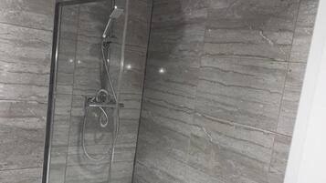 Apartment | Bathroom | Combined shower/bathtub, deep-soaking bathtub, towels