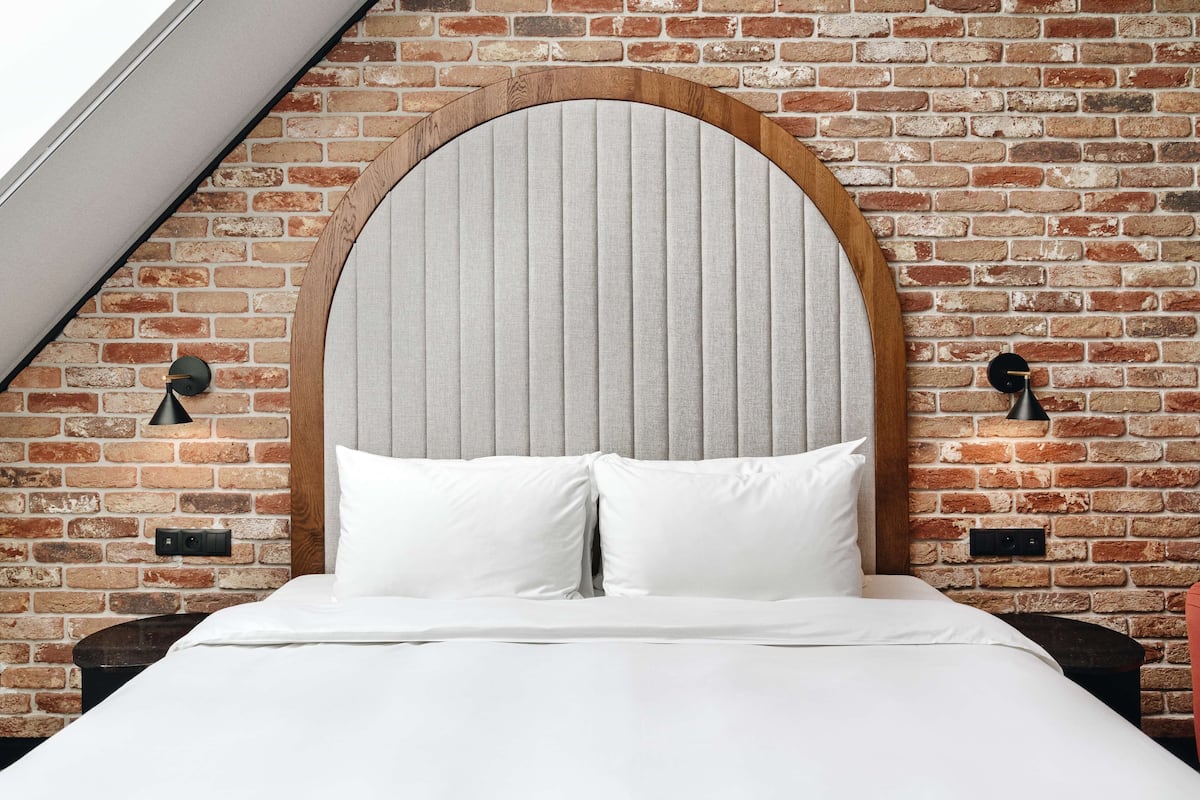 Hypo-allergenic bedding, in-room safe, iron/ironing board