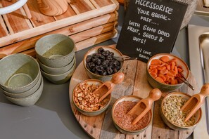 Petit déjeuner buffet (95 PLN par personne)