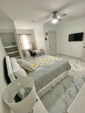 3 bedrooms, desk, iron/ironing board, free WiFi