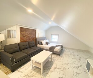 3 habitaciones, escritorio, tabla de planchar con plancha y wifi gratis 