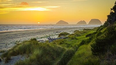 Brand new home! Less than 5 minutes to the beach!