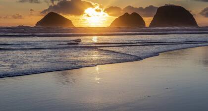 Brand new home! Less than 5 minutes to the beach!