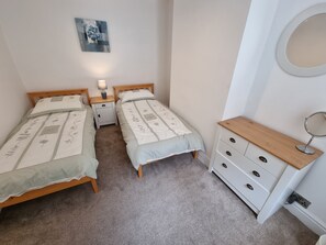 4 Schlafzimmer, Schreibtisch, Bügeleisen/Bügelbrett, kostenloses WLAN