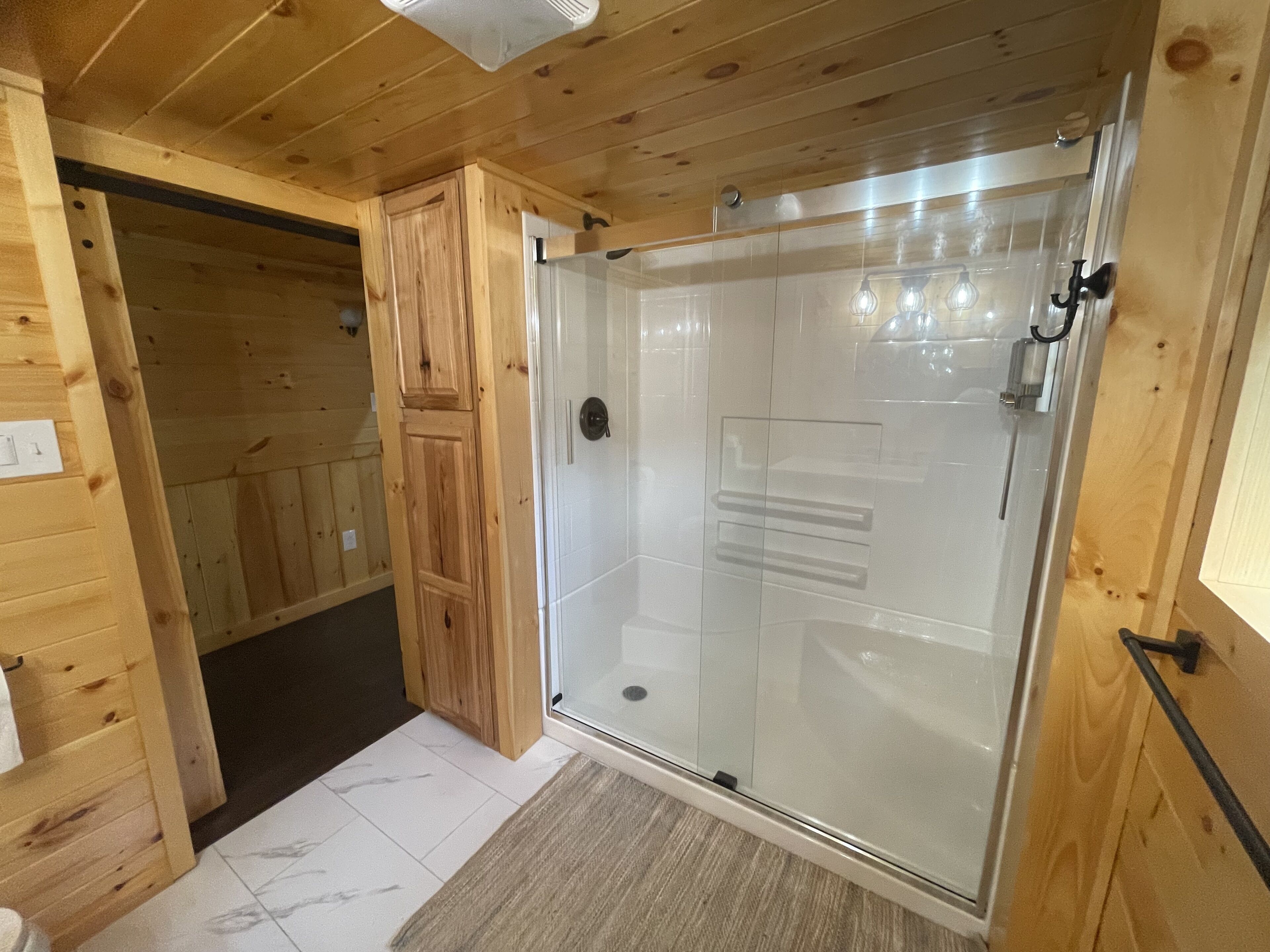 Combined shower/tub, hair dryer, towels, soap