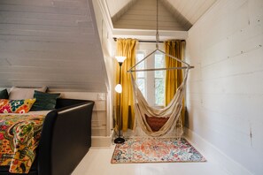 3 bedrooms, desk, iron/ironing board, travel crib