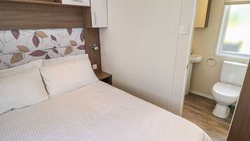 2 bedrooms, individually decorated, individually furnished, free WiFi