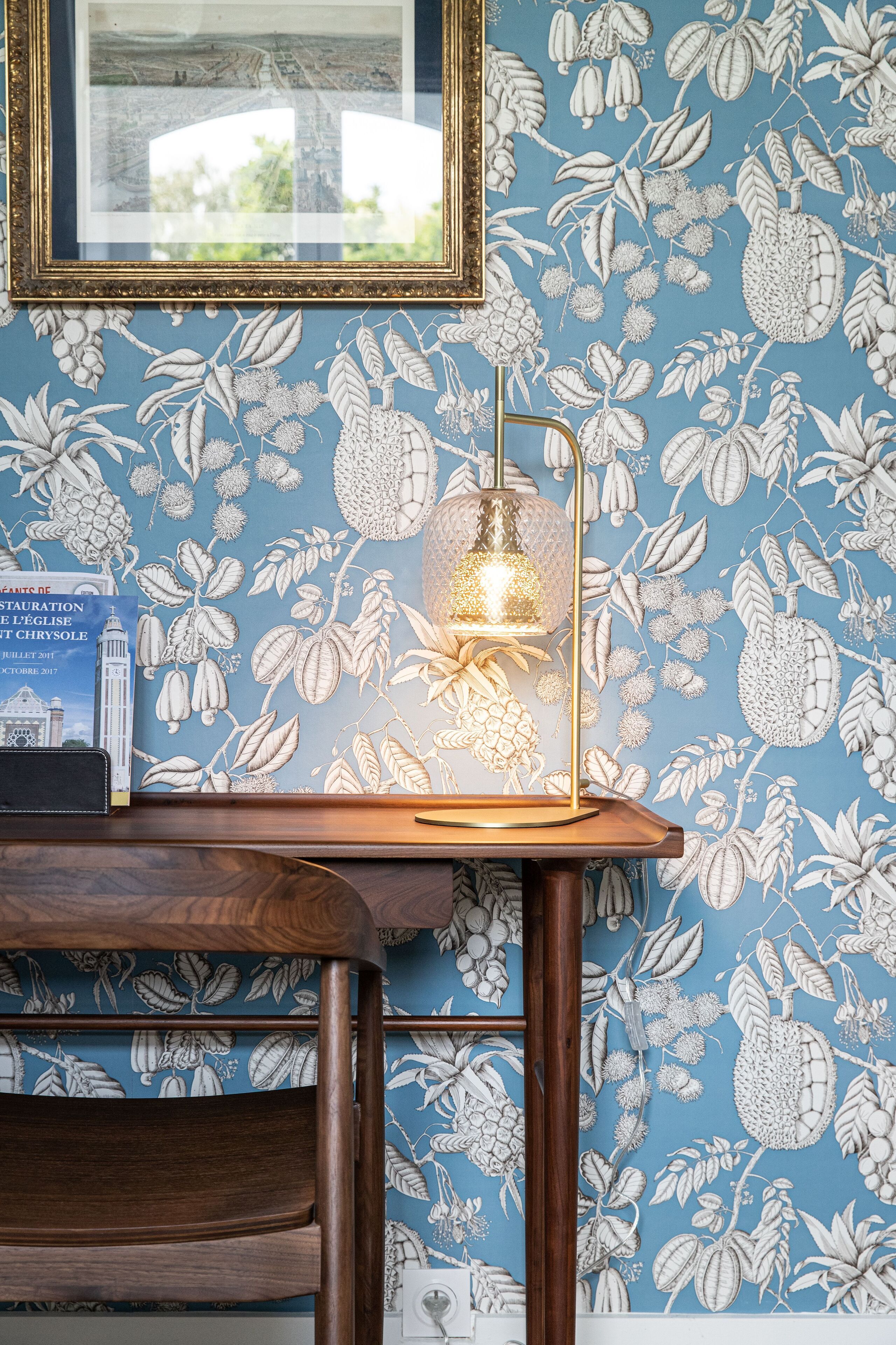 Deluxe Double Room | Living area | 40-inch Smart TV with digital channels, TV