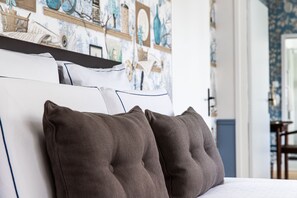 Chambre Deluxe double | Literie de qualité, couette en duvet, lit avec matelas à plateau-coussin