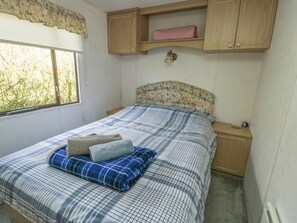 3 bedrooms, individually decorated, individually furnished, free WiFi - Fron Dderw Caravan (Holyhead)