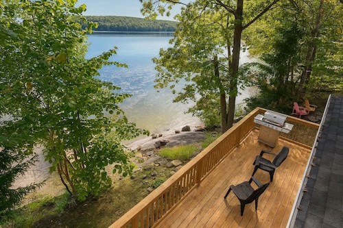 Muskoka Waterfront Cottage on Three Mile Lake