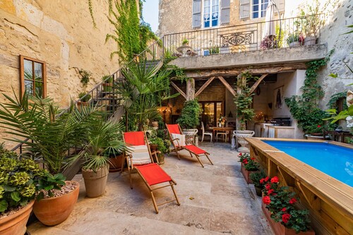 Champagne House  - Luxury oasis with pool, fusball table & home cinema