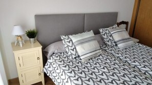 2 bedrooms, iron/ironing board, WiFi, bed sheets - yeico's house (Puebla de Lillo)