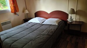 2 bedrooms, in-room safe, travel cot, free WiFi