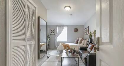 Chic & Affordable Ybor Studio steps from 7th Ave #3