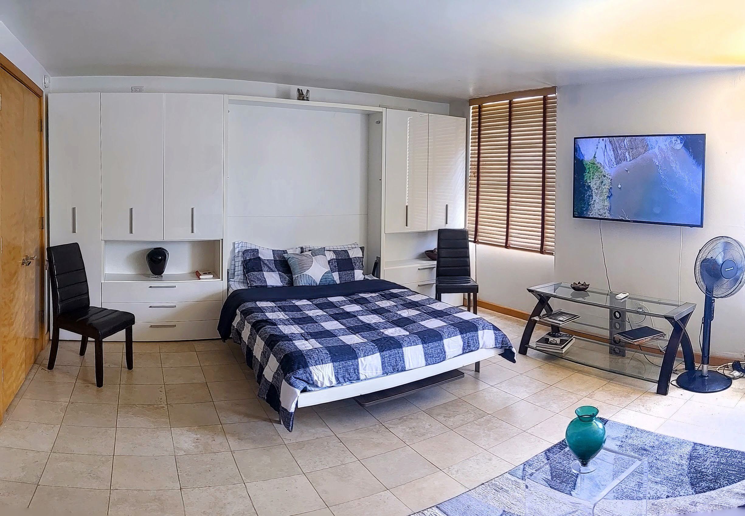 Cozy Studio. Walk to the Beach and Restaurants