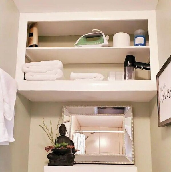 Interior - Cozy Quaint Ybor City Loft steps from 7th Ave. (Tampa)