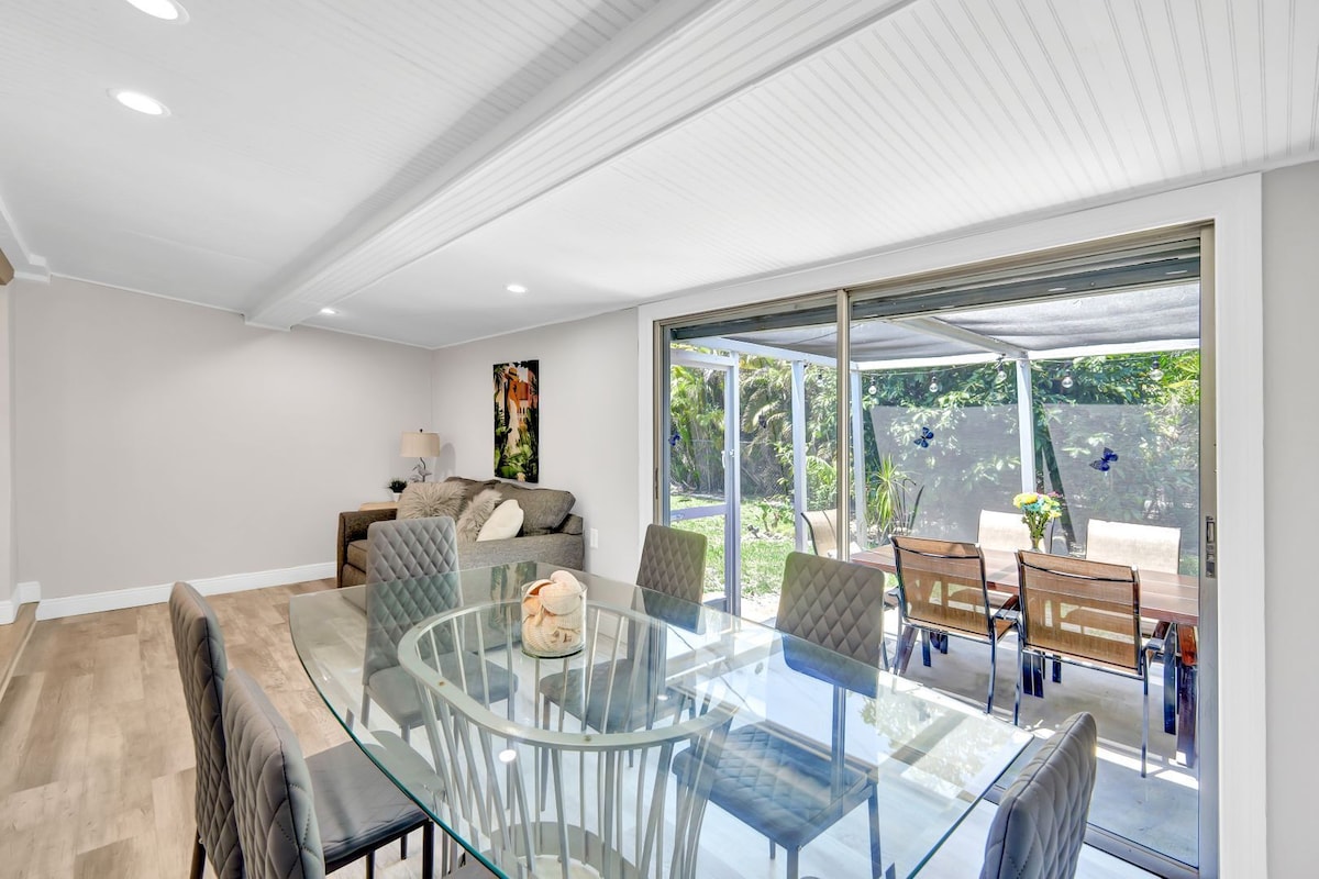 Photo 10 of Modern 3 BR/2 Bath home minutes from beach & downtown 5th Ave Naples!
