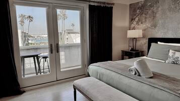 3 bedrooms, desk, iron/ironing board, travel cot