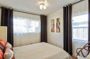 3 bedrooms, desk, travel crib, free WiFi