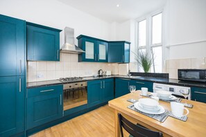 Room (1) | Shared kitchen | Coffee/tea maker, electric kettle - Pimlico Hub (London)