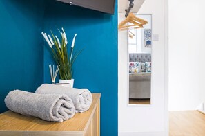 Room (1) | Egyptian cotton sheets, premium bedding, free WiFi, bed sheets - Pimlico Hub (London)