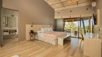 Family Triple Room | Premium bedding, pillowtop beds, in-room safe, desk