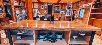 Stunning custom bld-riverside-pet/family friendly