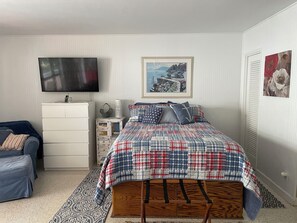1 habitación, caja de seguridad en la habitación y escritorio 