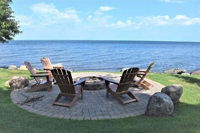 Newly renovated lakefront townhome with incredible views of Mille Lacs Lake