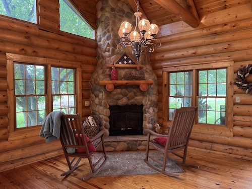 Relaxing Country Log House on 65 wooded acres
