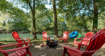 Cozy Cabin on Little Red River Sleeps 12!